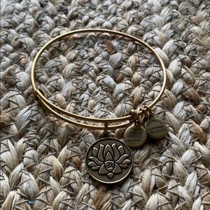 🤎 Lotus Om Alex and Ani Gold Colored Bracelet 🕉